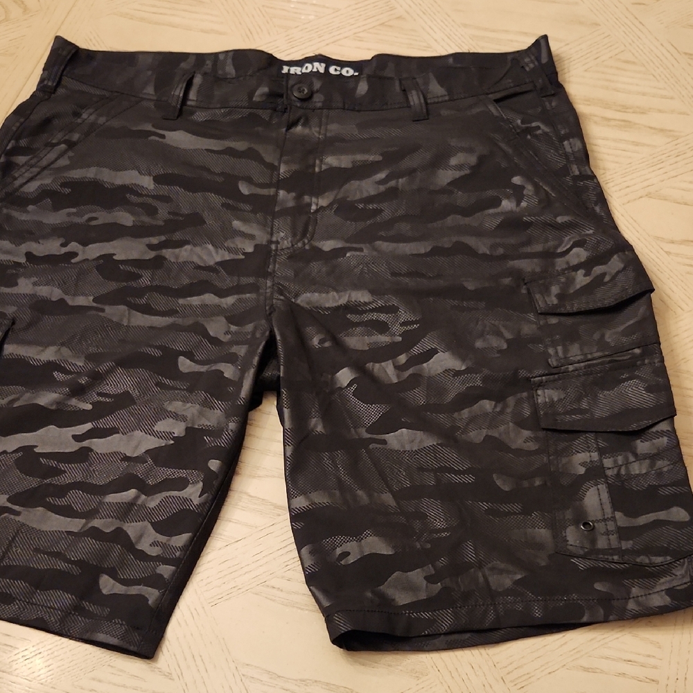 Iron Co. Camo Cargo Shorts Black & Gray Camoflauge Men's Size 40